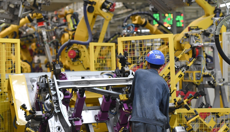 新華社評(píng)論員：勠力同心書寫高質(zhì)量發(fā)展新篇章 ——貫徹落實(shí)全國兩會(huì)精神