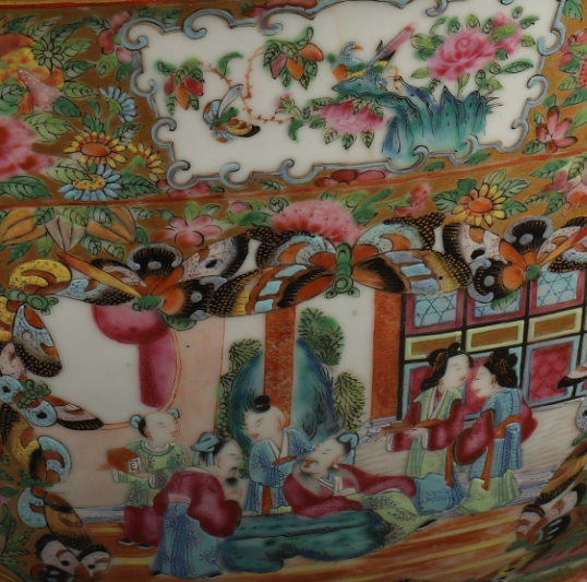 圖為清光緒廣彩描金開光花鳥人物紋潘趣大碗細(xì)節(jié)圖。（來源：廣州十三行博物館）